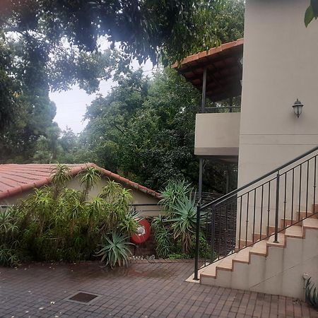 Serenight Guesthouse Pretoria-Noord エクステリア 写真