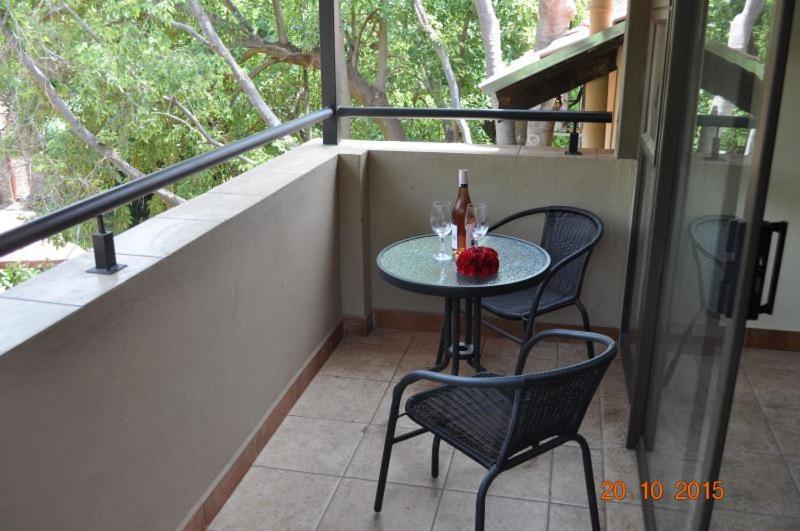 Serenight Guesthouse Pretoria-Noord エクステリア 写真