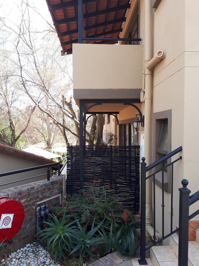 Serenight Guesthouse Pretoria-Noord エクステリア 写真