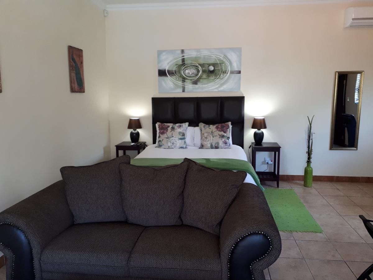 Serenight Guesthouse Pretoria-Noord エクステリア 写真