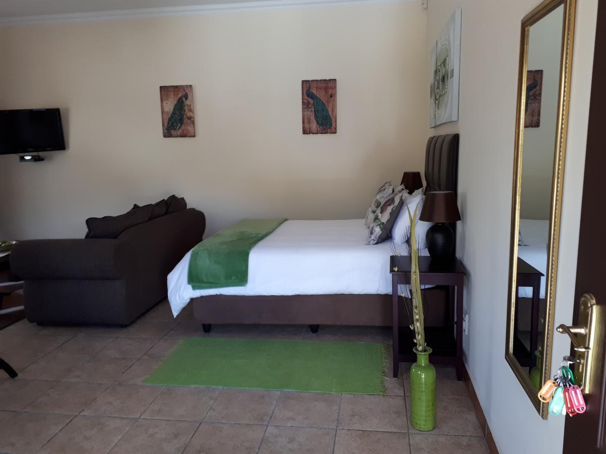 Serenight Guesthouse Pretoria-Noord エクステリア 写真