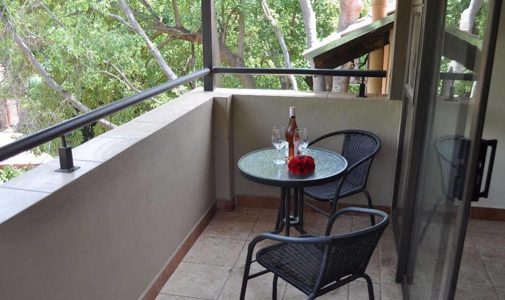 Serenight Guesthouse Pretoria-Noord エクステリア 写真