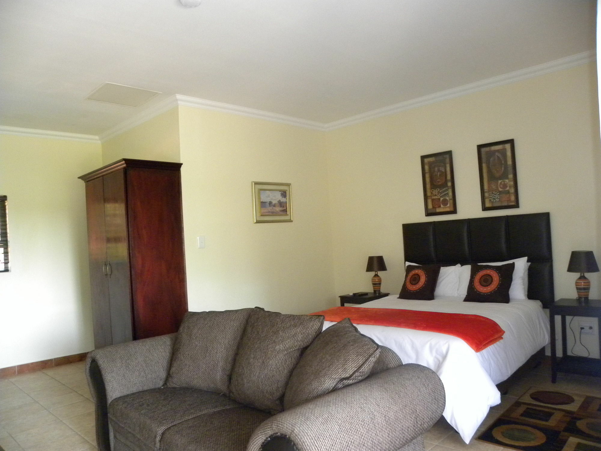 Serenight Guesthouse Pretoria-Noord エクステリア 写真