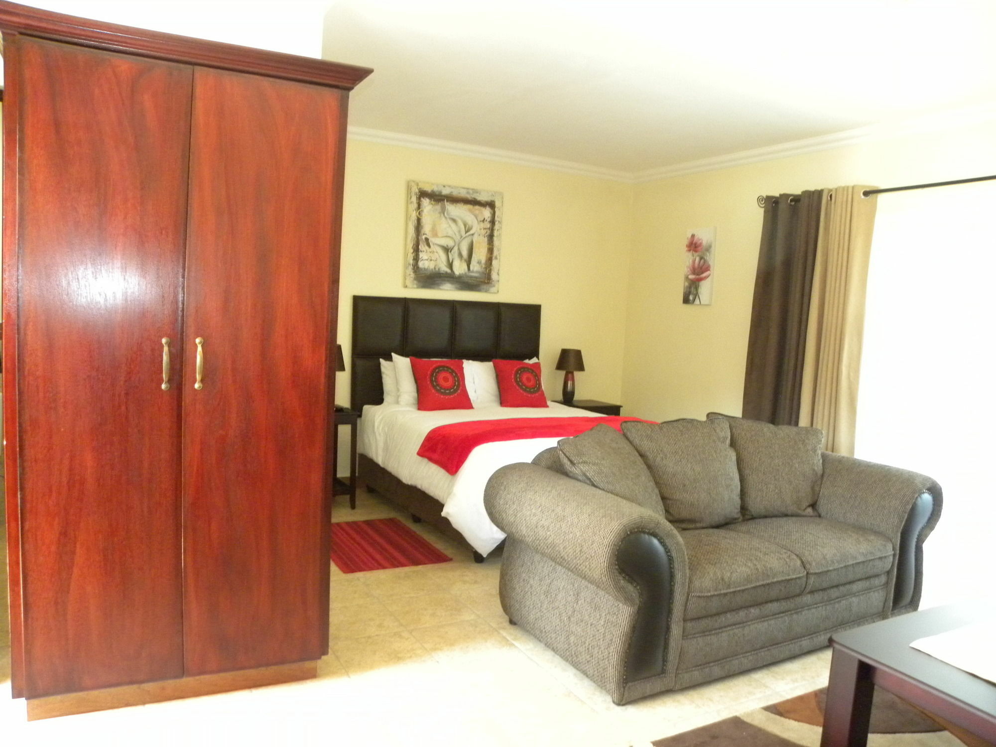 Serenight Guesthouse Pretoria-Noord エクステリア 写真